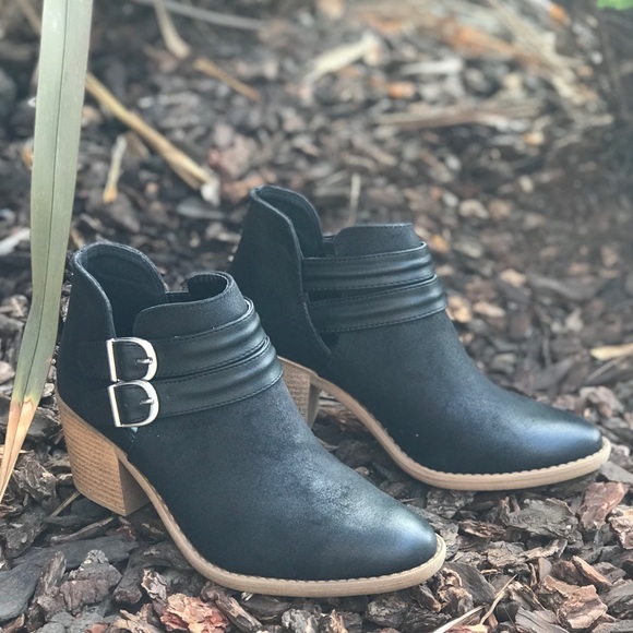 Shoes - Double buckle oil distressed booties
